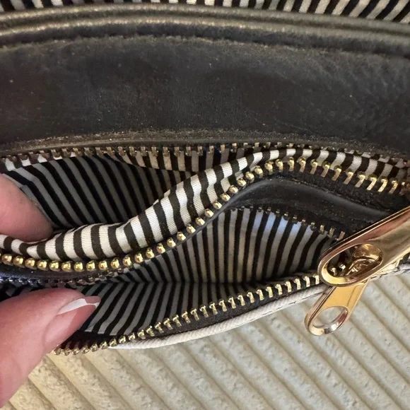 BNWOT | Parisian Leather Crossbody Bag - Picture 6 of 9